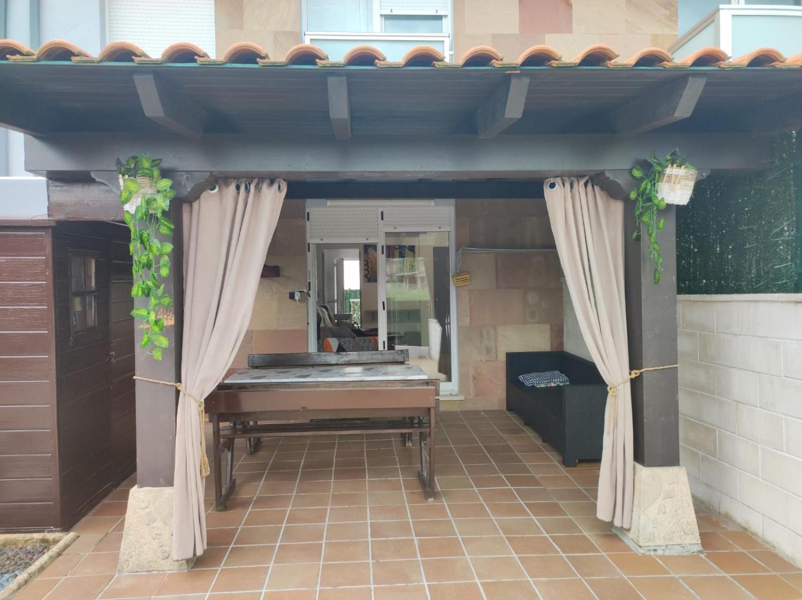 Chalet Bajo Con Jardin, Patio, Cenador Y Barbacoa. Viveda Екстериор снимка